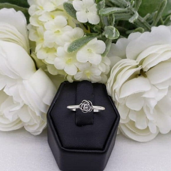❤️ DAINTY ROSE STERLING SILVER RING - Picture 4 of 4